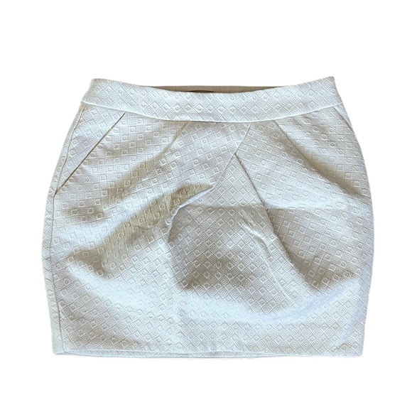 Forever 21 | Cream Quilted Pleated High Waist Mini Skirt - Picture 2 of 11